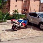 Aparcar motos en zonas comunes de garaje: ¿solución o problema?
